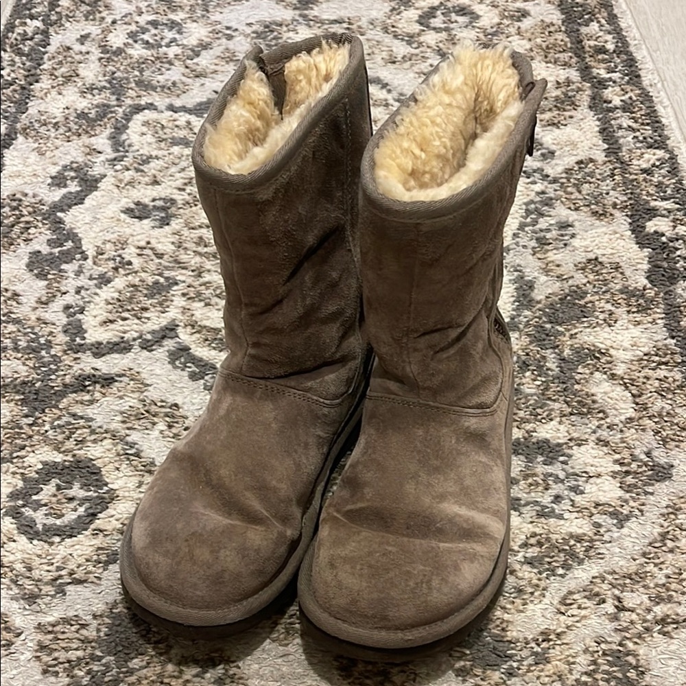 Cozy Brown Suede Boots with Shearling Lining